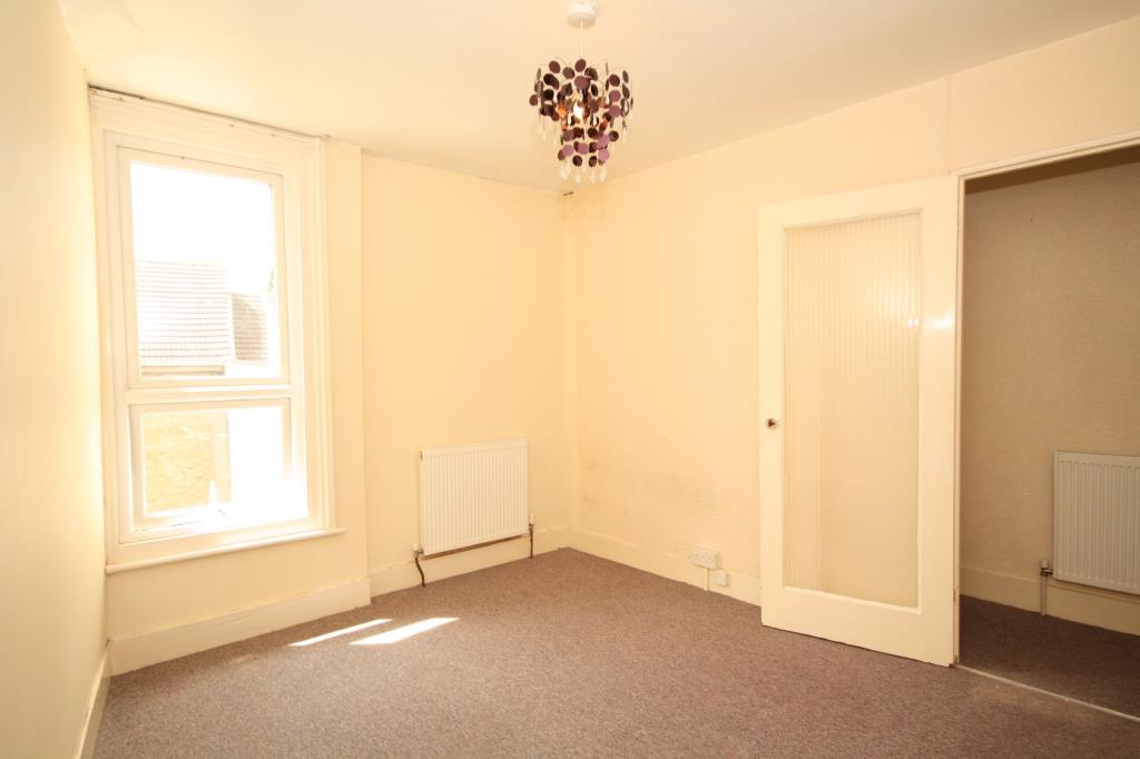 Lot: 79 - TERRACE HOUSE FOR INVESTMENT - Internal room 3
